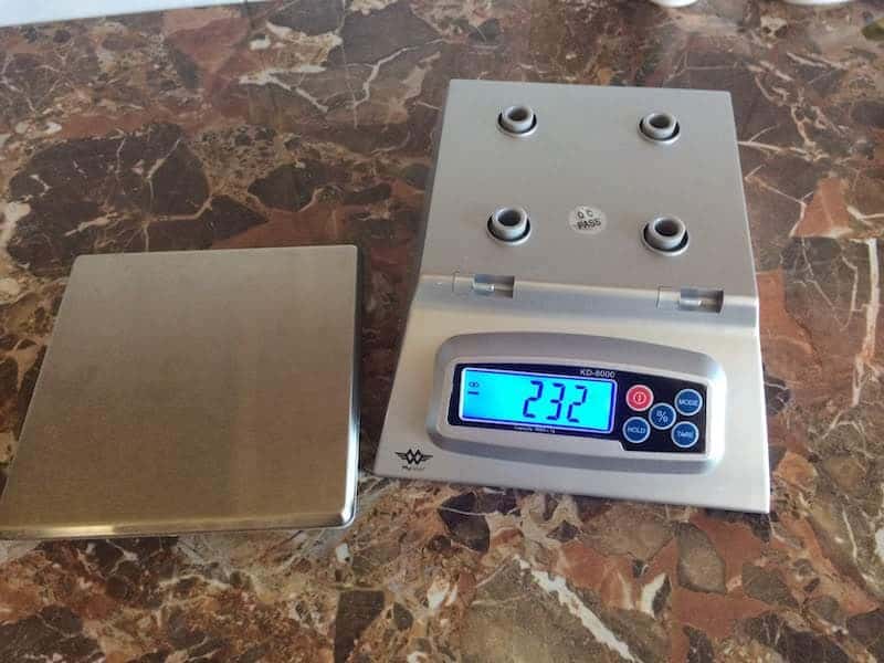 Kitchen scale with top on table