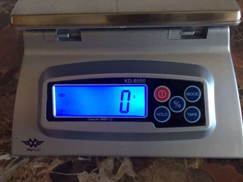 Close-up on kitchen scale display