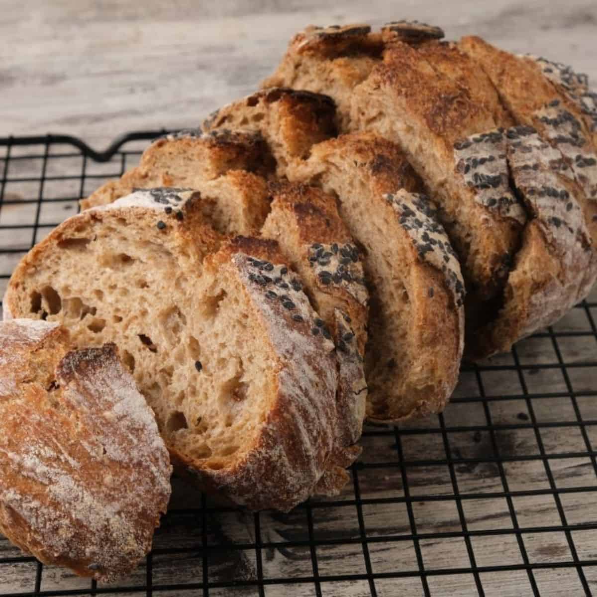 https://breadopedia.com/wp-content/uploads/2020/09/best-bread-cooling-racks-featured.jpg