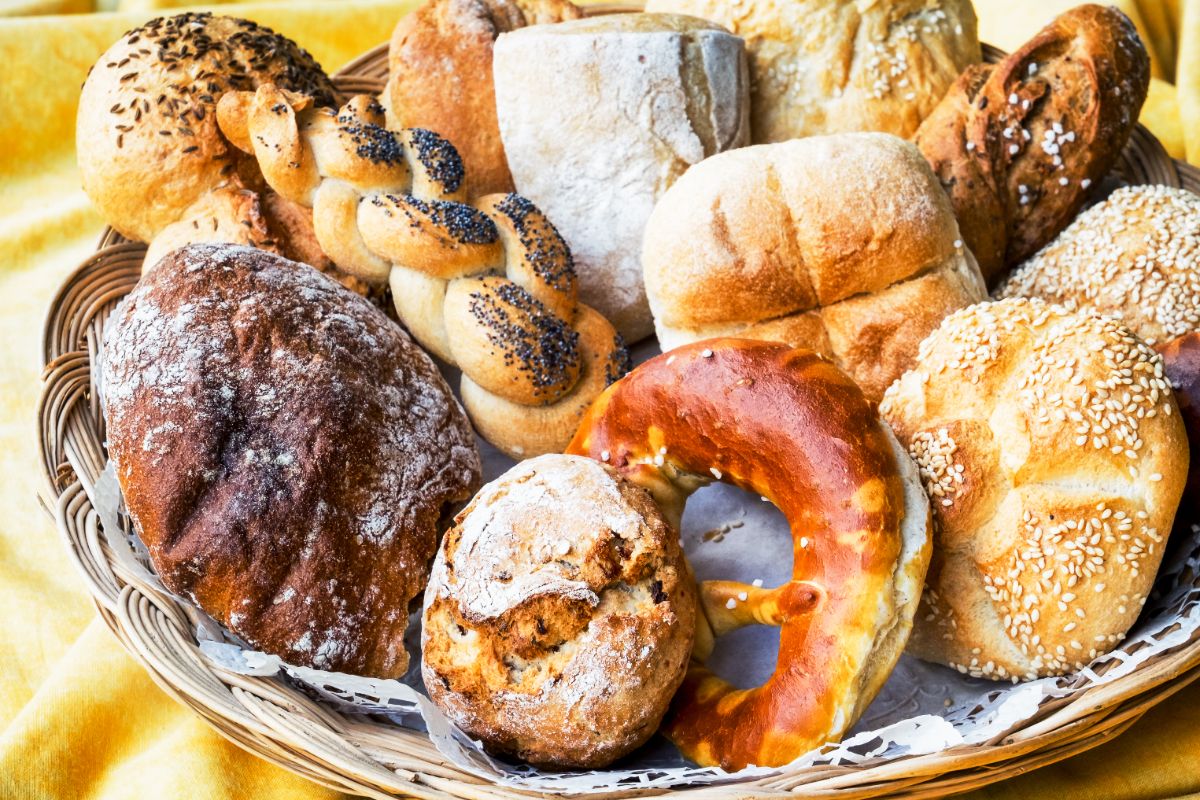 DIfferent types of bread in wooden basket