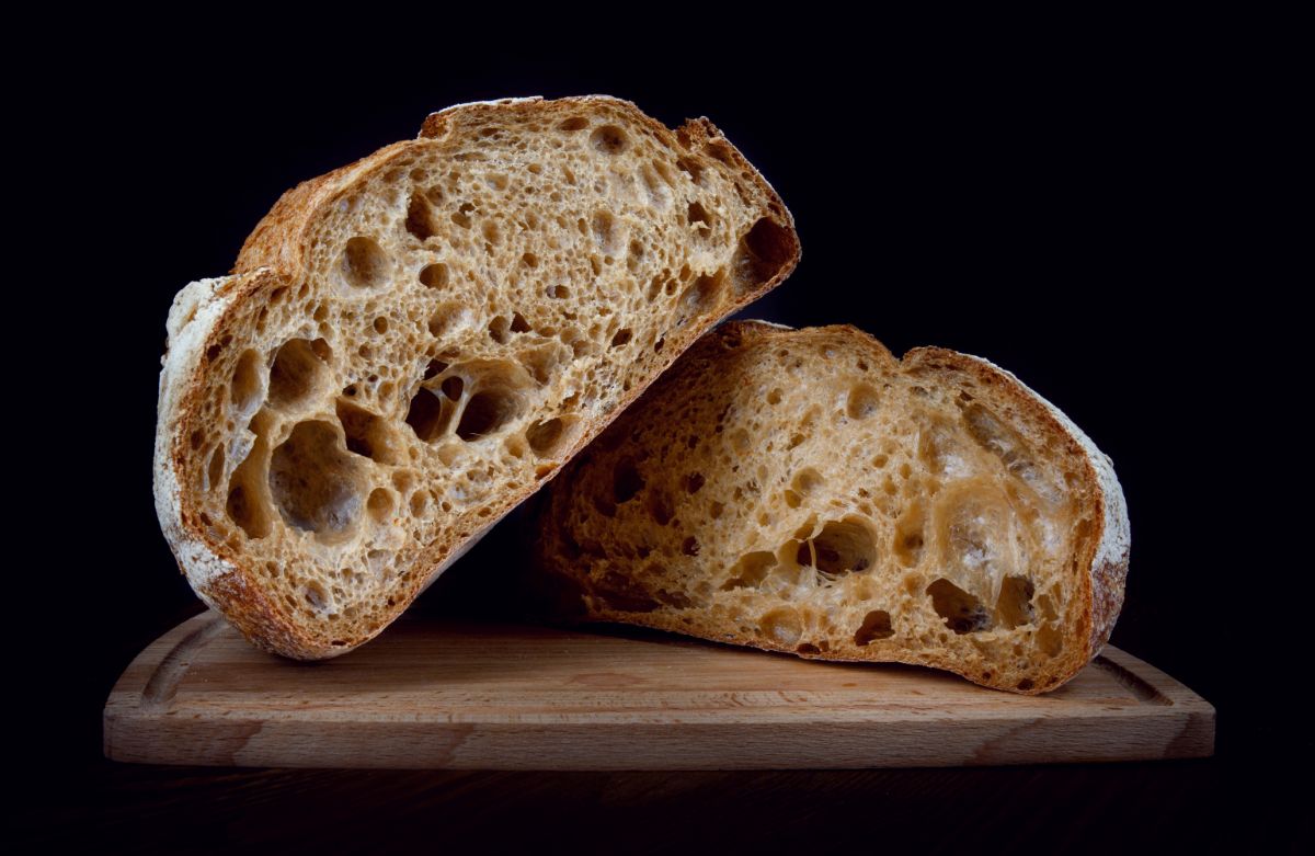 Twho halfs of bread on wooden pad